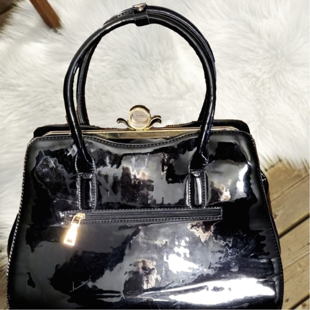 Stylish Black Shiny Purse with Ample Interior Pockets - Picture 2 of 5